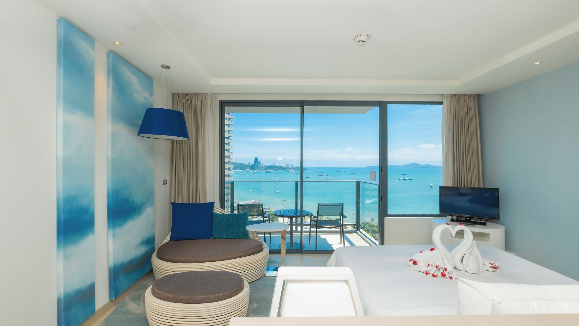 By Ihg