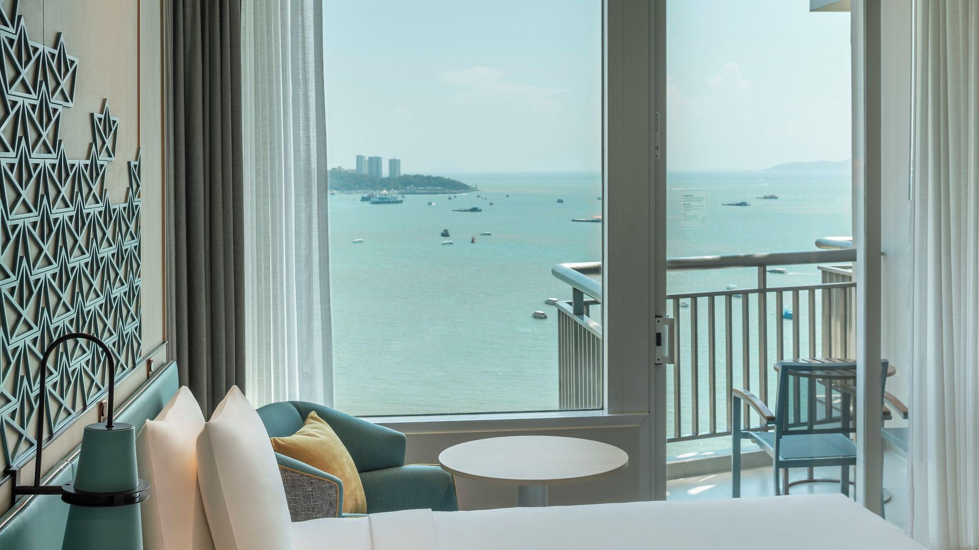 By Ihg