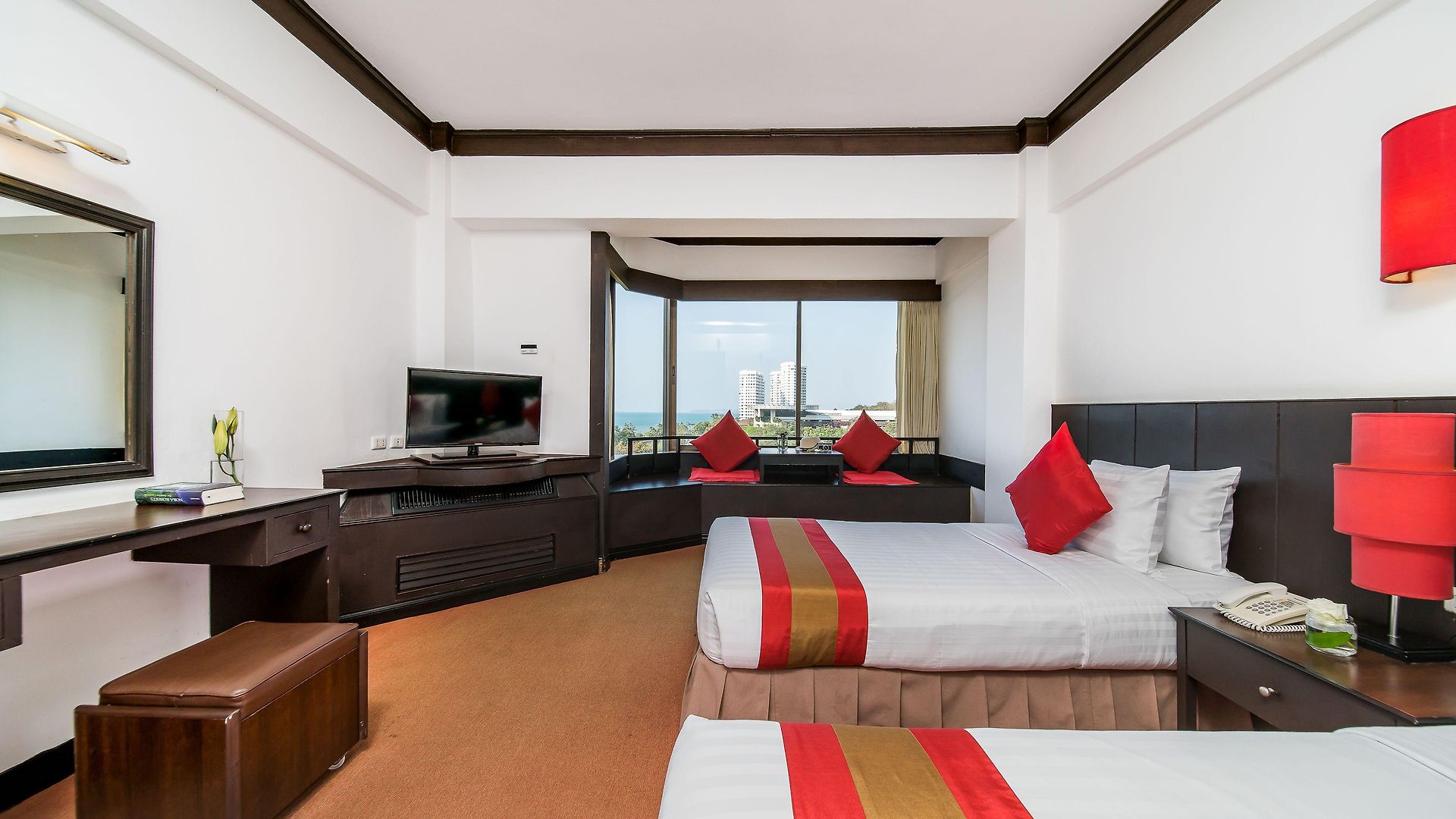Mountain & Convention Center Hotel