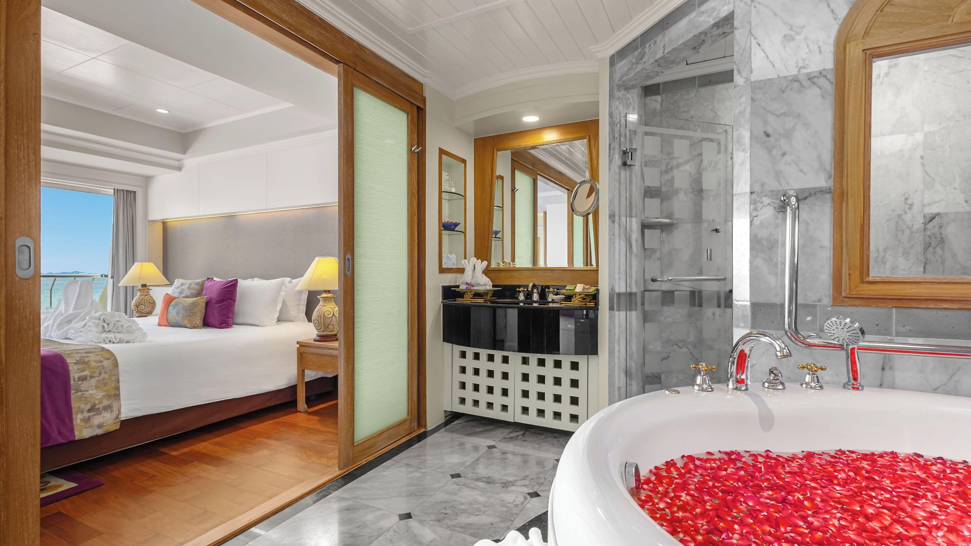 Royal Wing & โรงแรม 5*