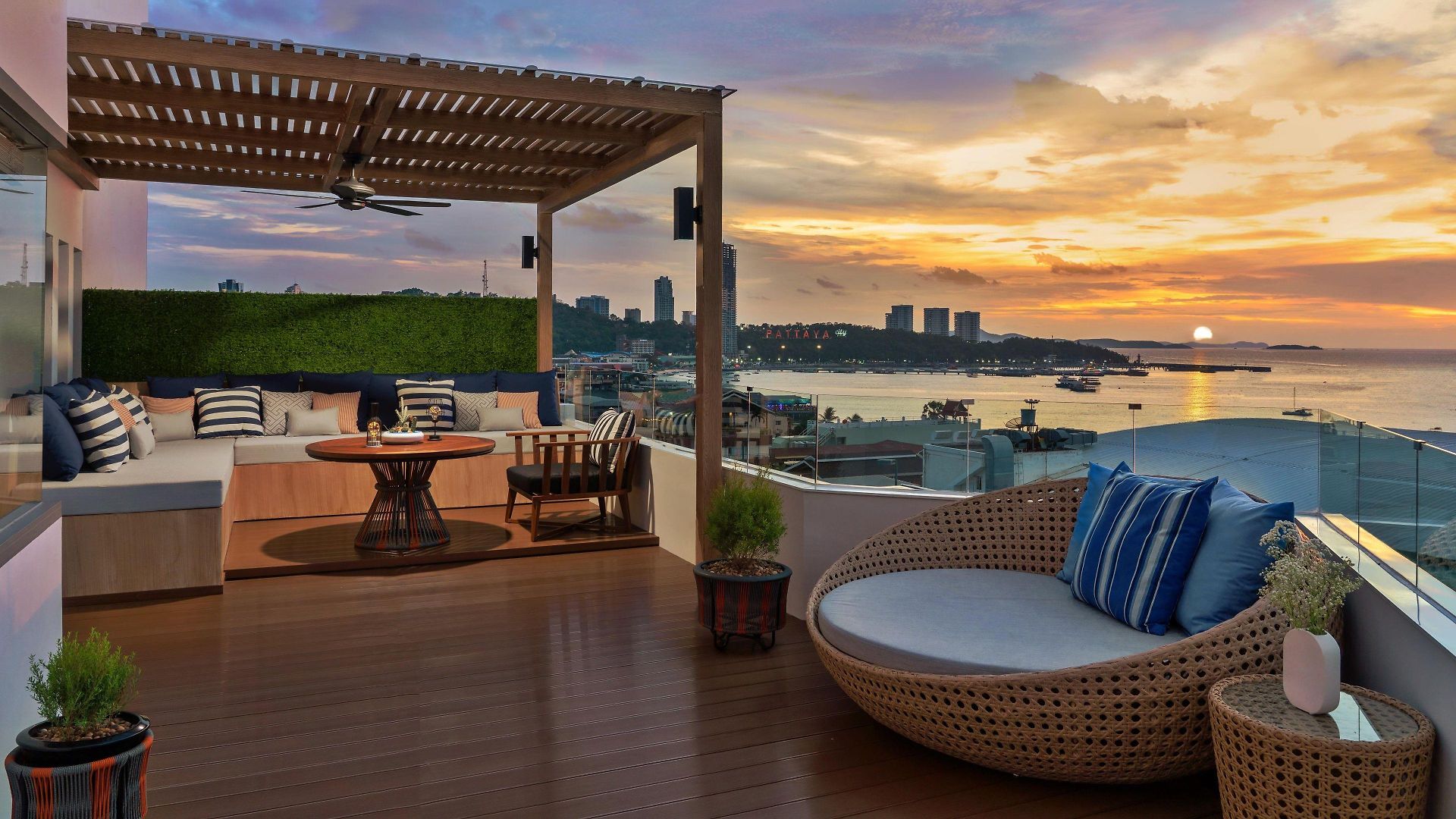 Avani Hotel 5*