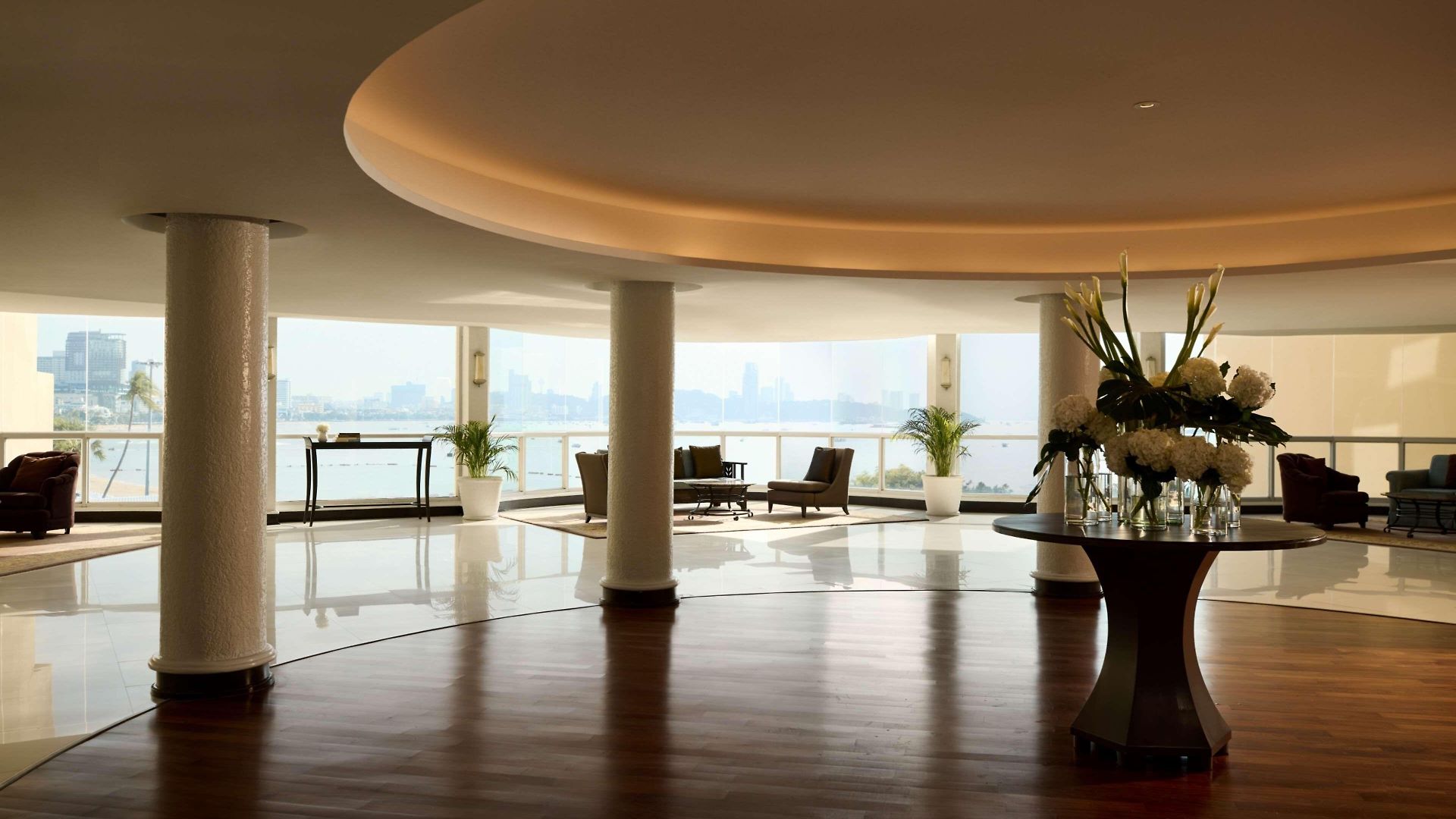 Dusit Thani 5*
