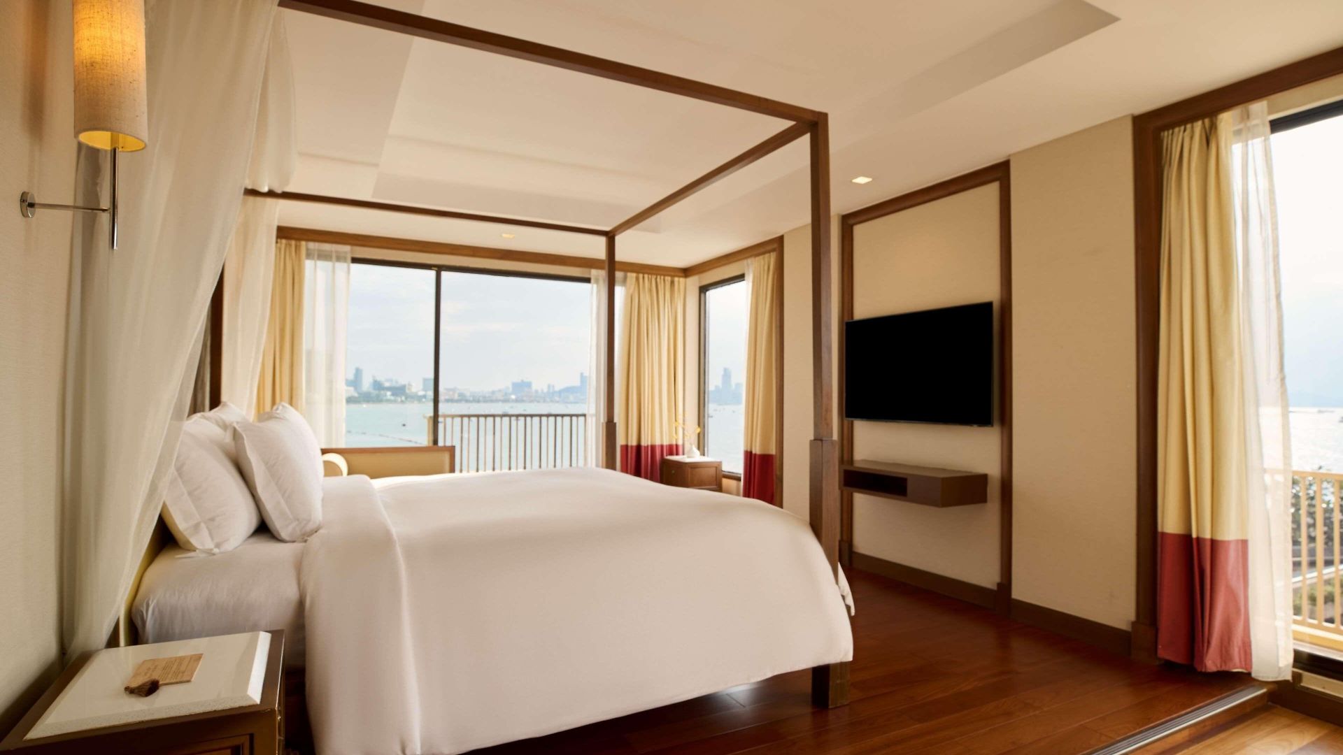 Dusit Thani 5*