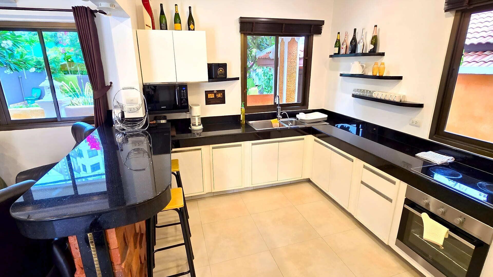 Wowland Luxury Pool Walking Street Villa