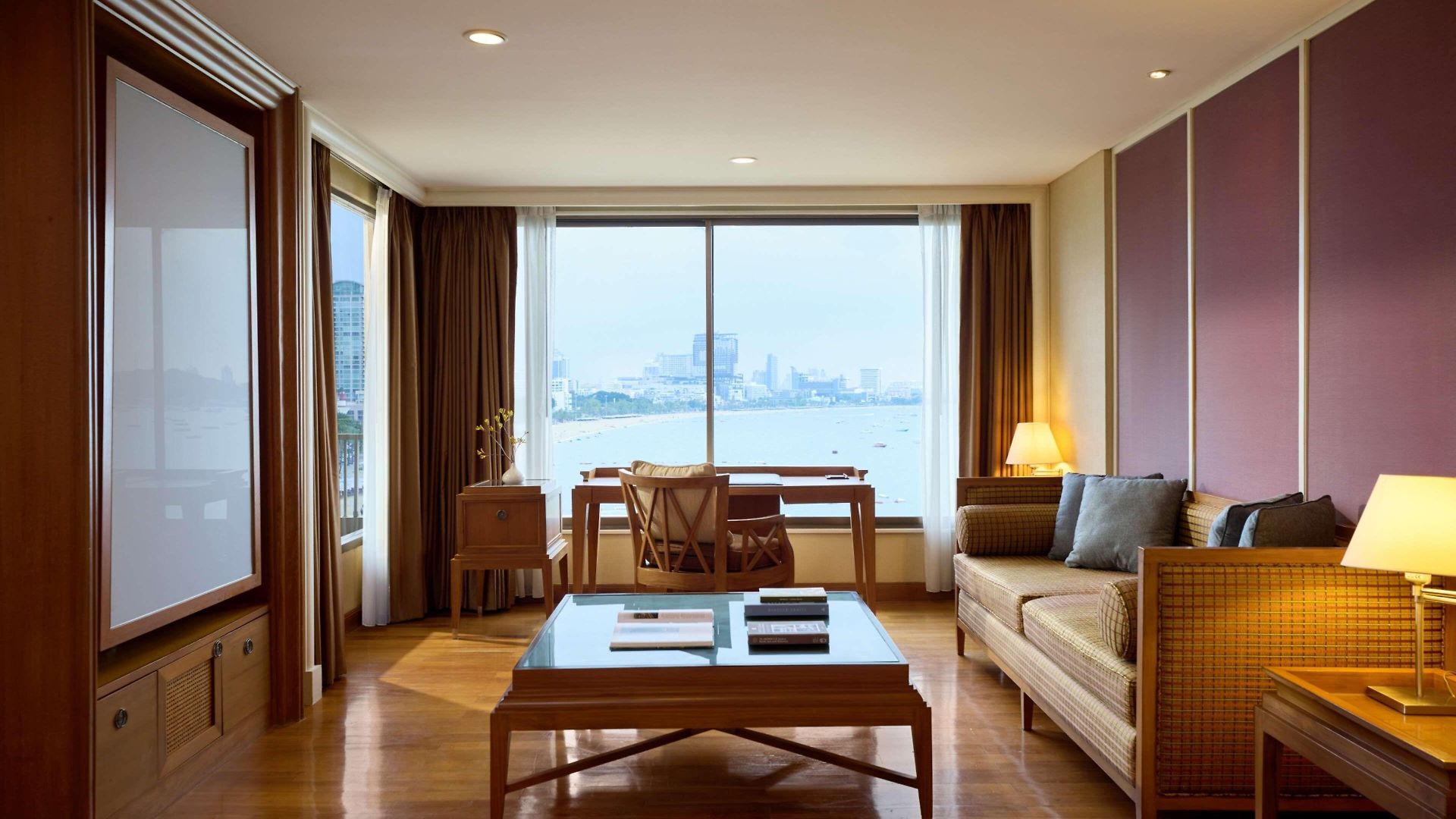 Dusit Thani 5*