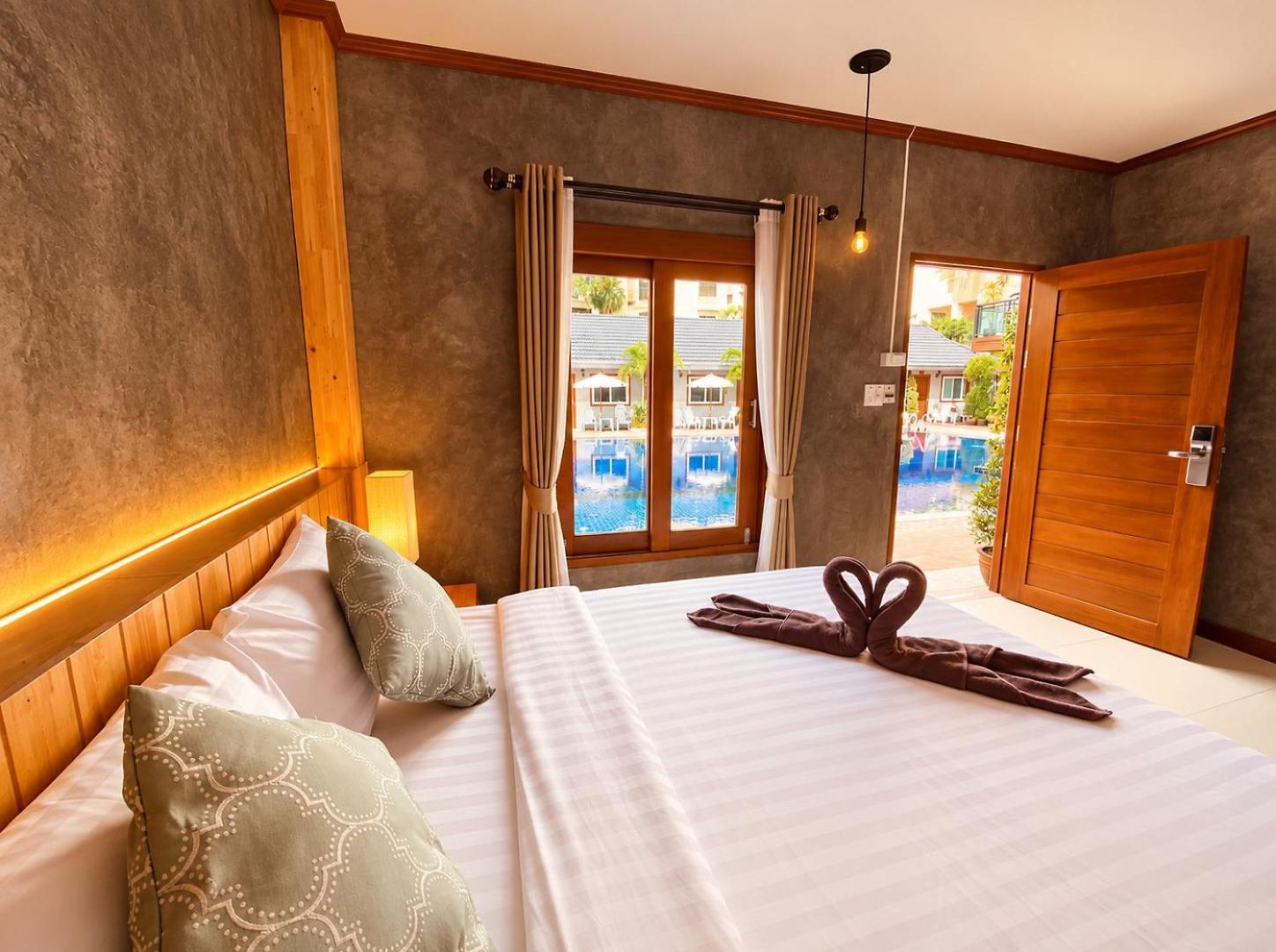 โรงแรม Paradise Land 3*