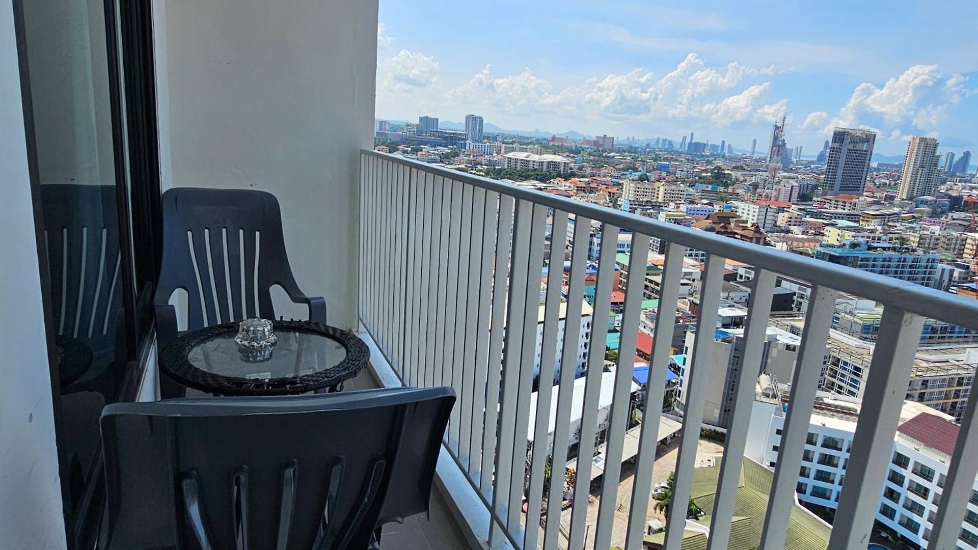 Apartment The Base By Nkl Pattaya