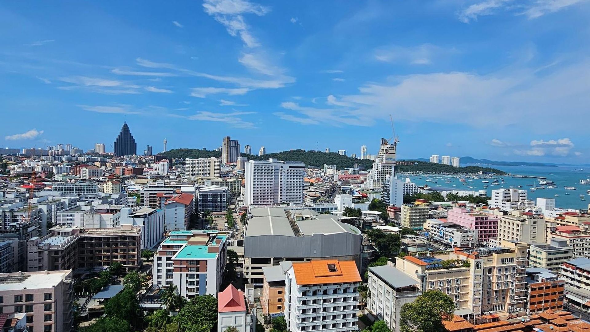 The Base By Nkl Apartment Pattaya
