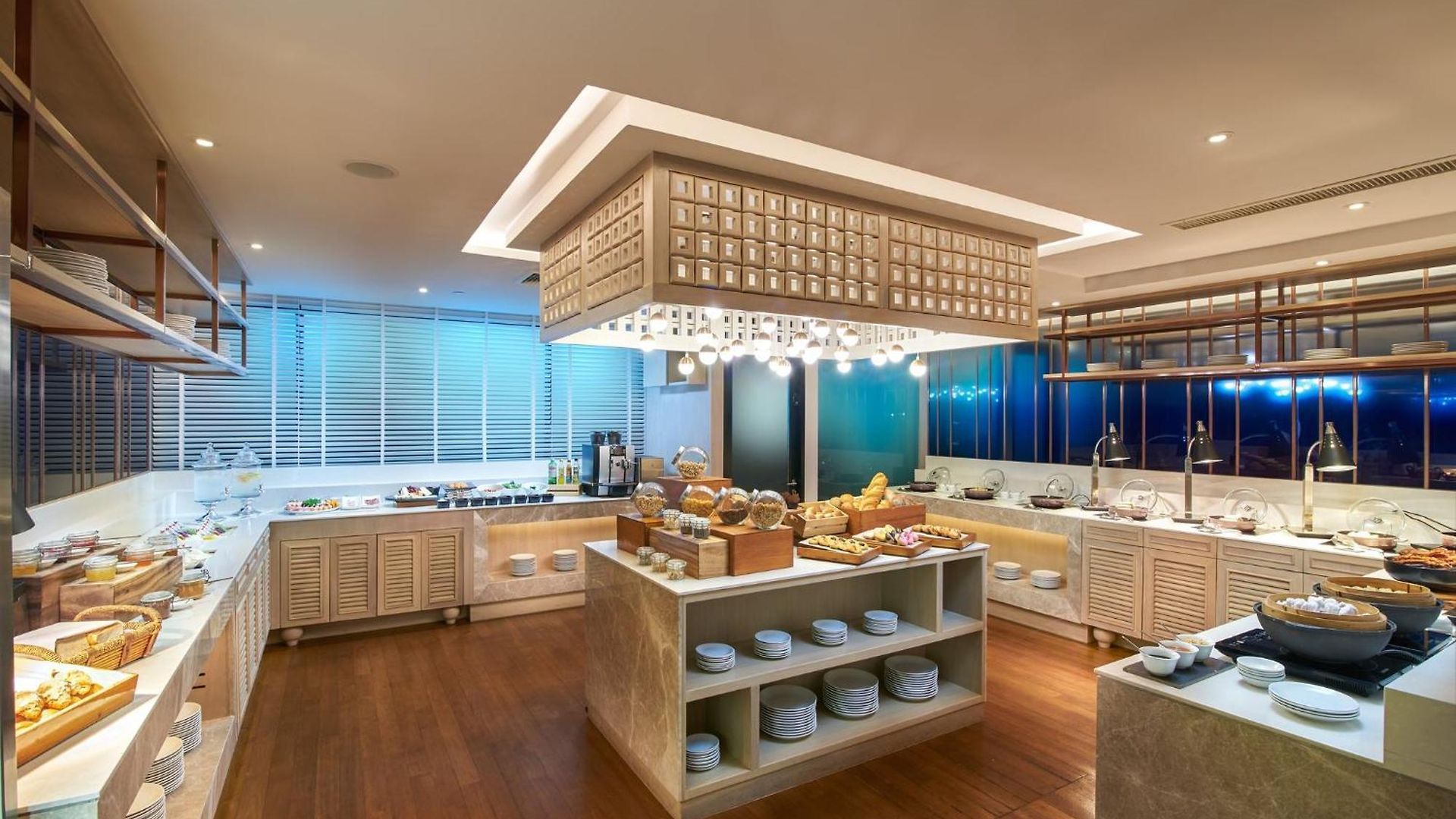 โรงแรม Amari 5*