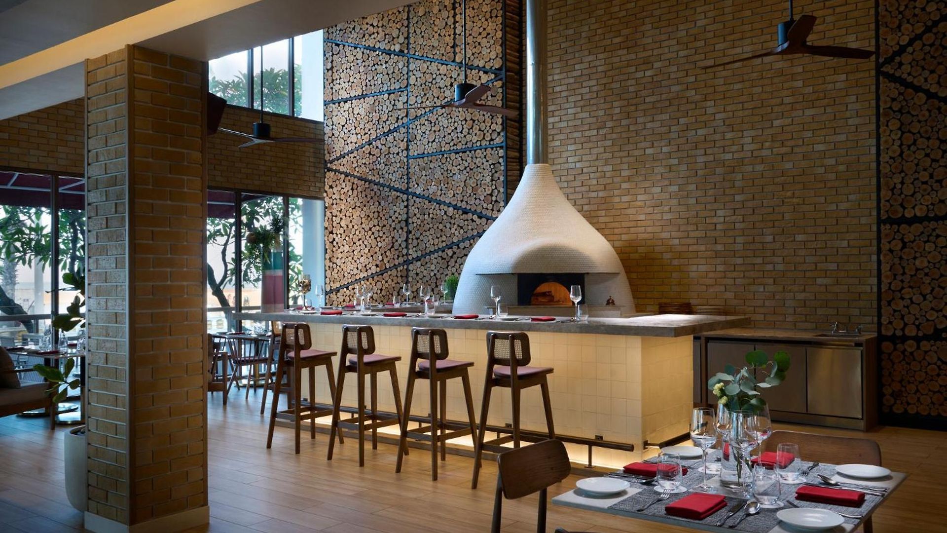 โรงแรม Amari 5*