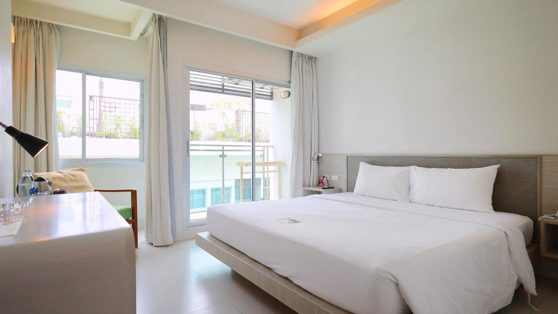 โรงแรม Sunshine & Residences