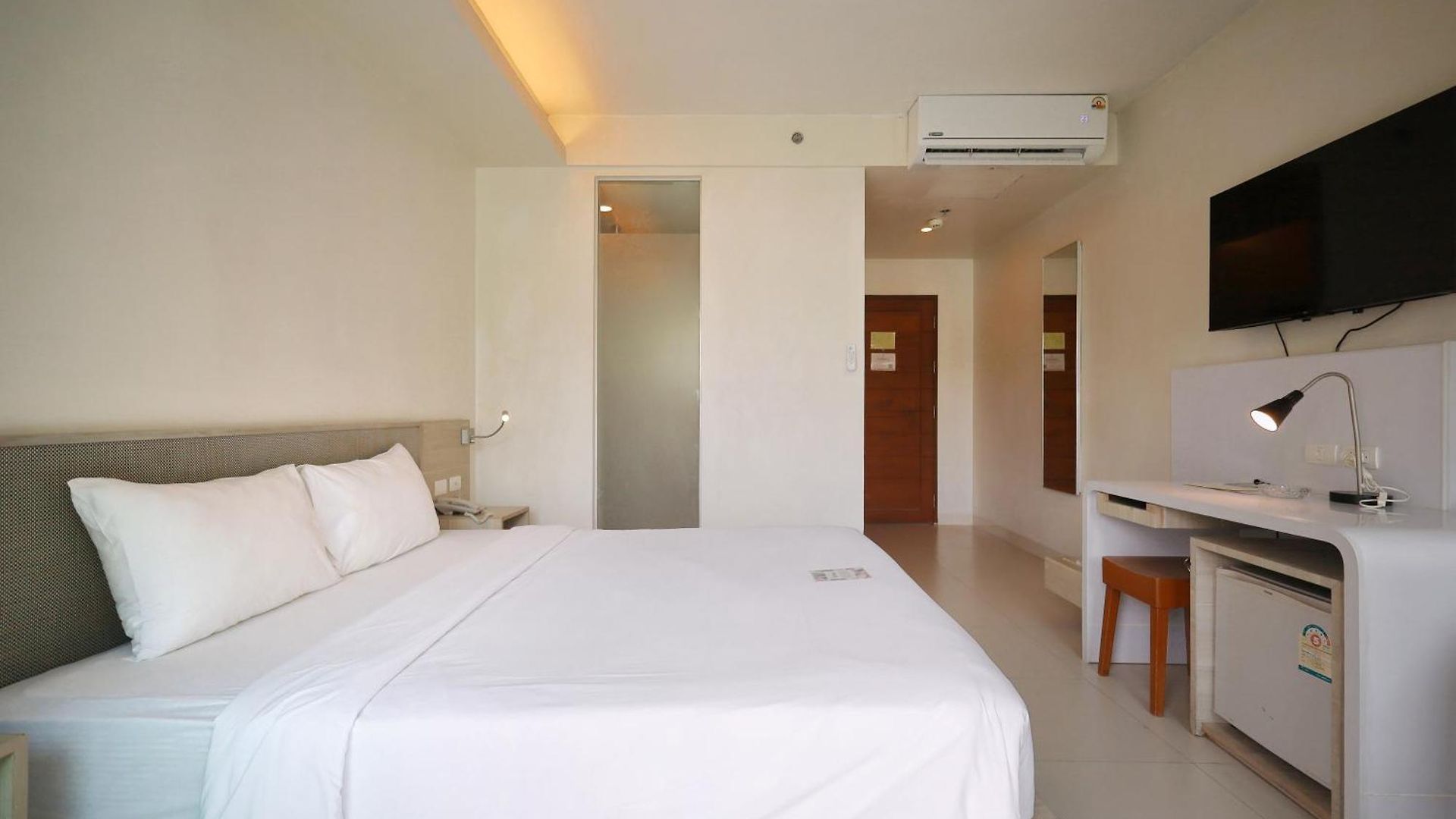 โรงแรม Sunshine & Residences 4*