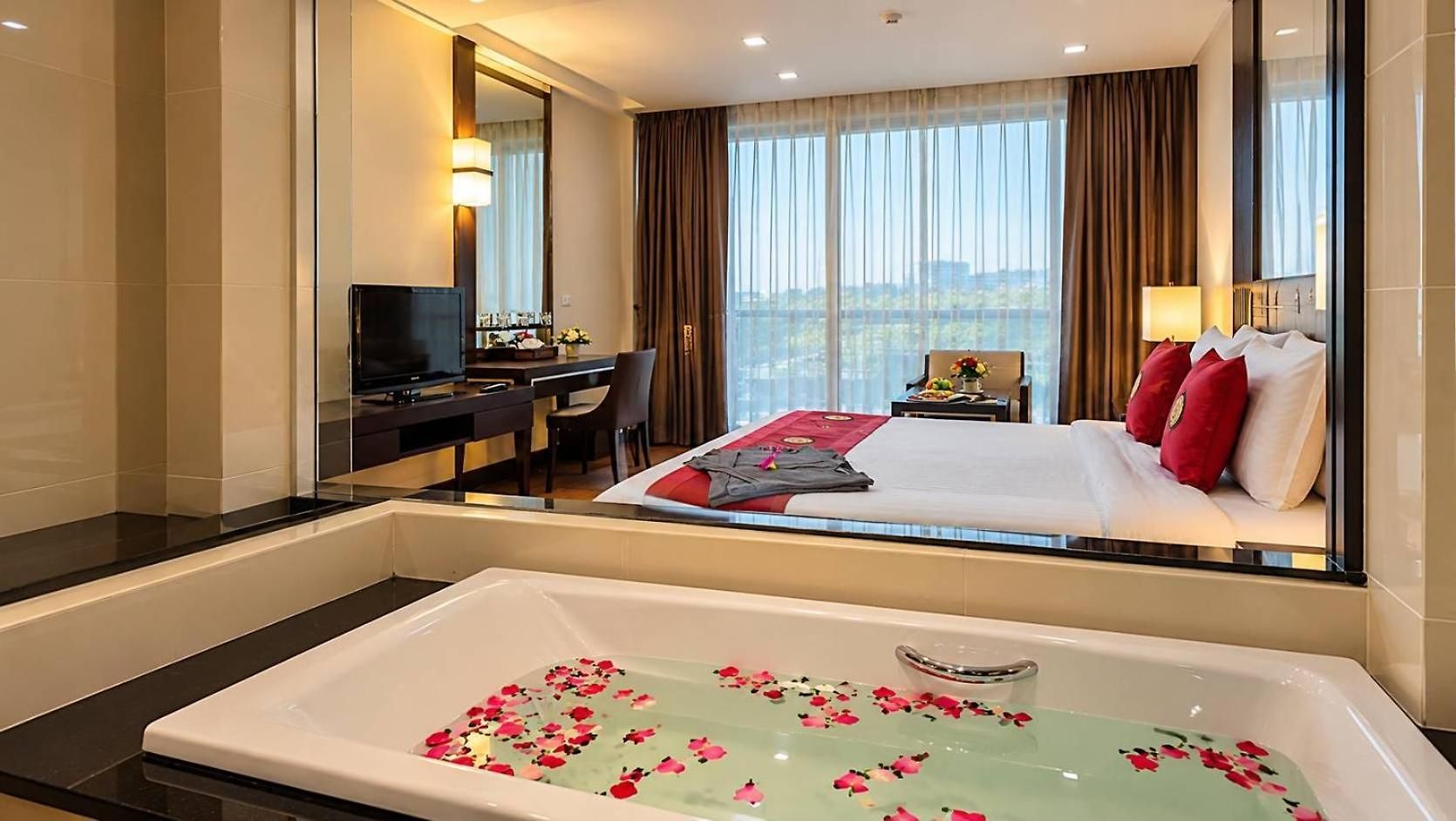 Royal Thai Pavilion Jomtien Hotel 4*