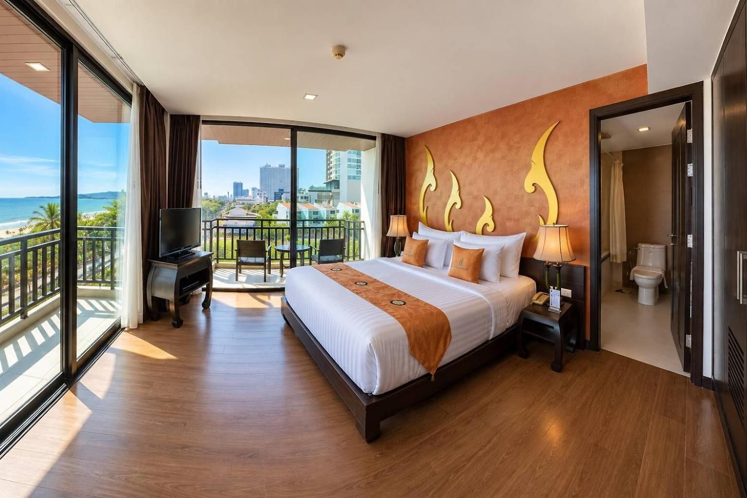 Royal Thai Pavilion Jomtien Hotel 4*