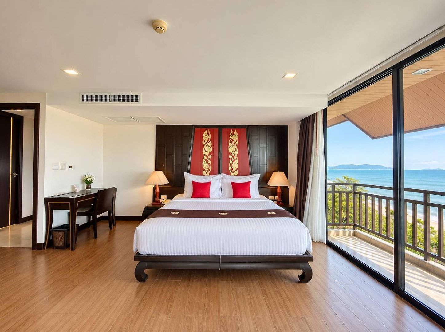 Royal Thai Pavilion Jomtien Hotel