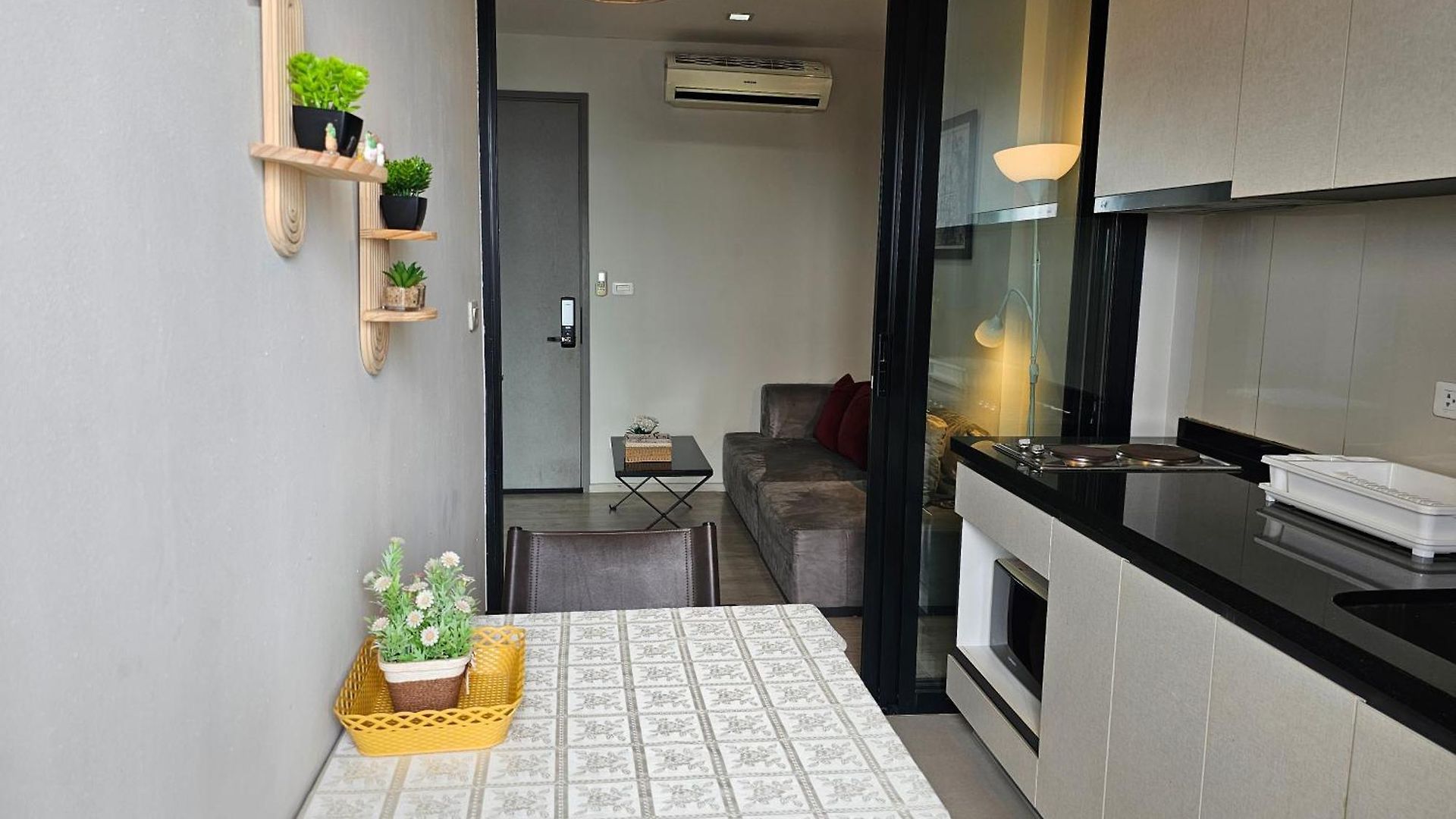 Apartment The Base By Nkl Pattaya