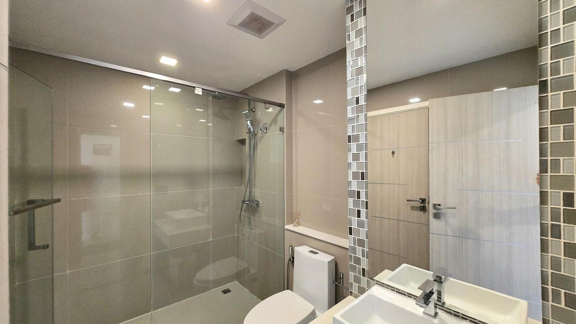 One Tower 85 By Thaiminatorpattaya Apartment *