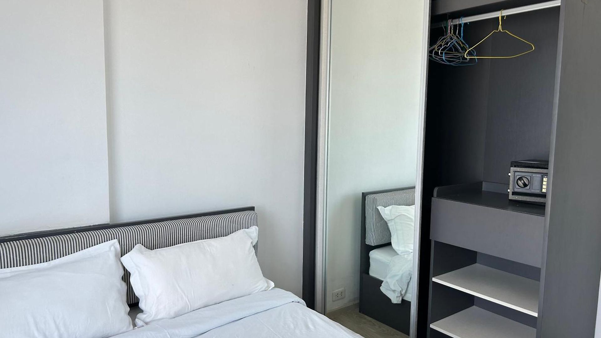 อพาร์ทเม้น The Base *