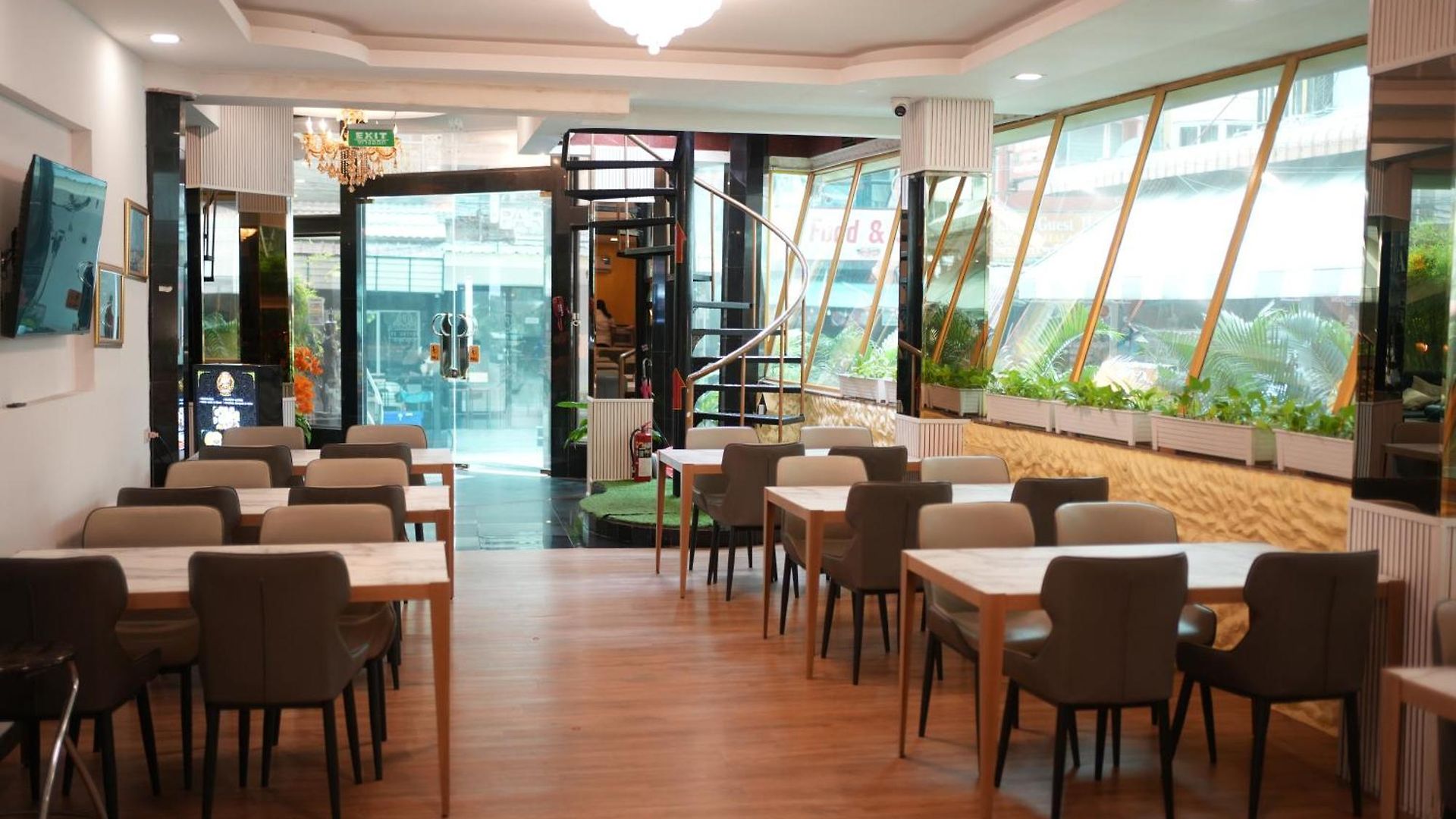 โรงแรม Penthouse 3*