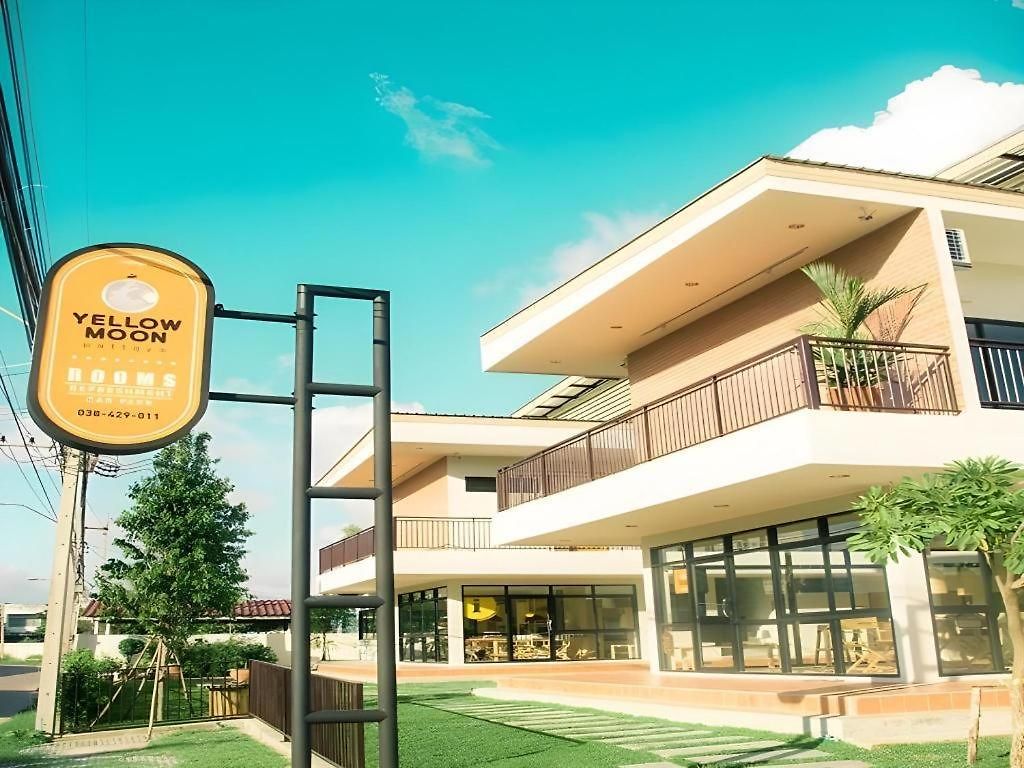 Yellow Moon โรงแรม