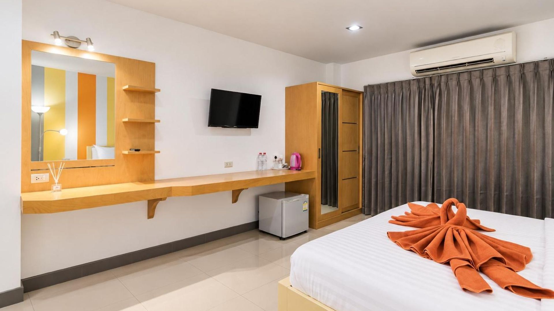 โรงแรม T Sleep Place