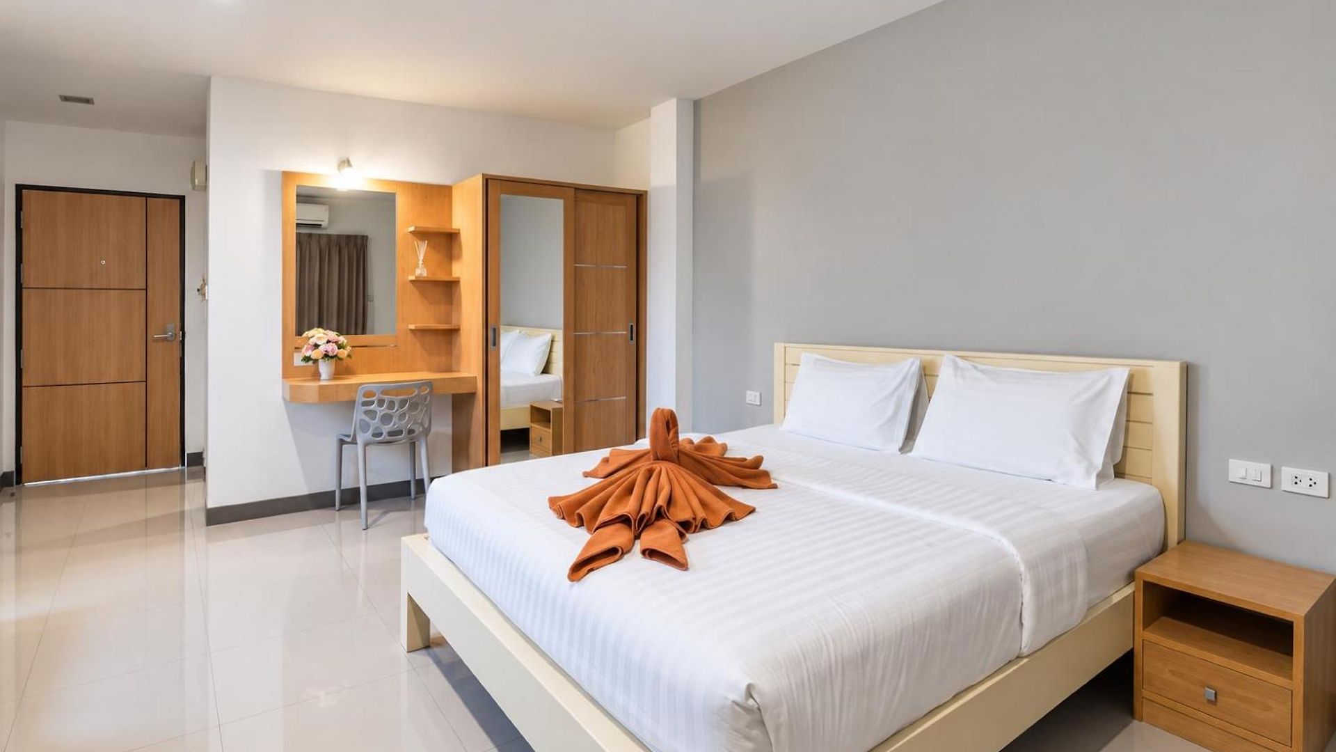 โรงแรม T Sleep Place 3*