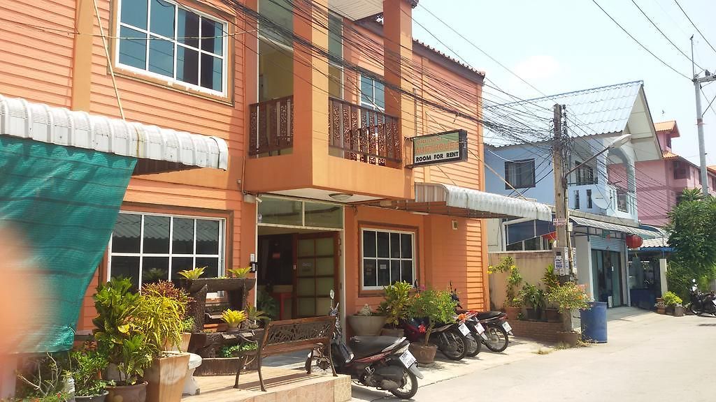 Aura House บ้านพัก 2*
