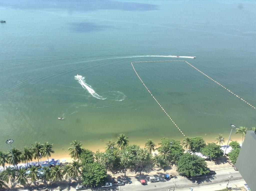 อพาร์ทเม้น Everyday Beachfront Stylish Luxury Jomtien Pattaya