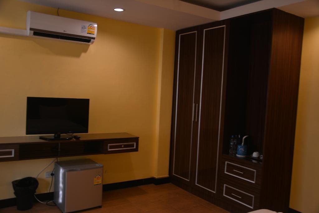 โรงแรม Taj Place Residency