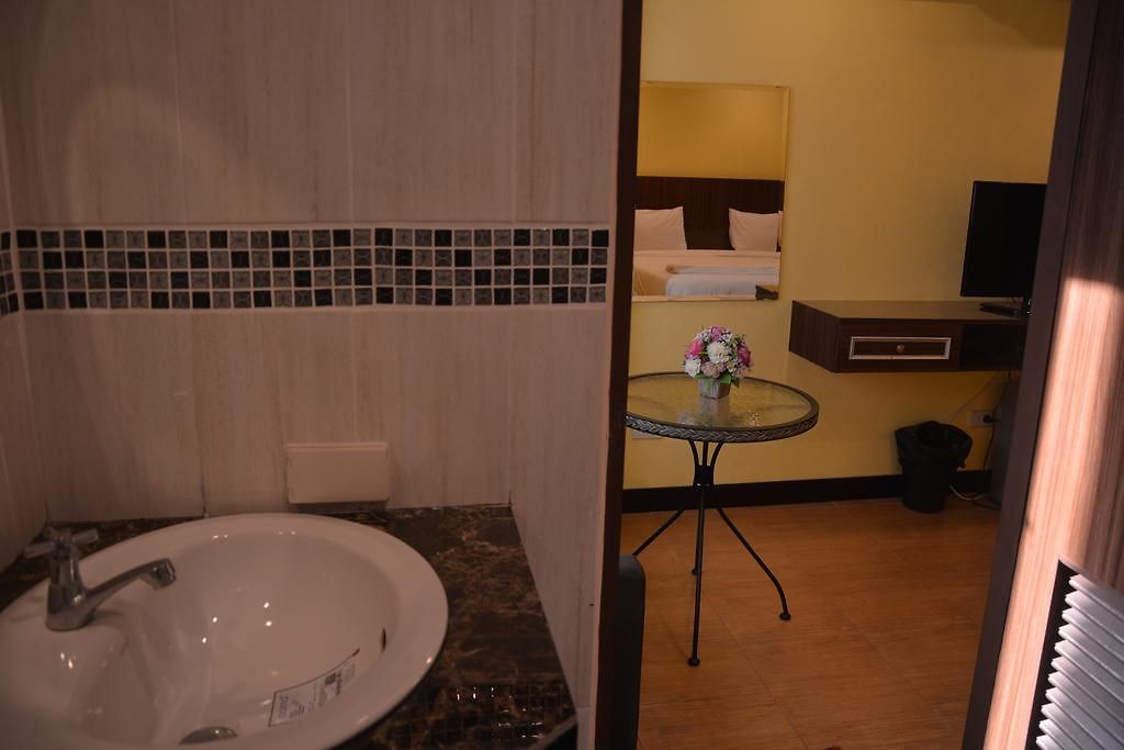 โรงแรม Taj Place Residency