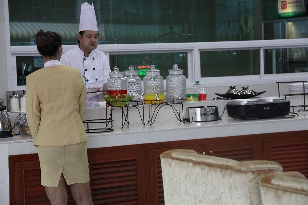 โรงแรม เดอะ พรีวี่ สวีทส์ 2*