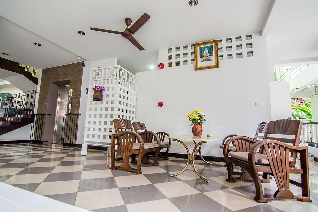 โรงแรม สุทัศน์คอร์ท 2 3*