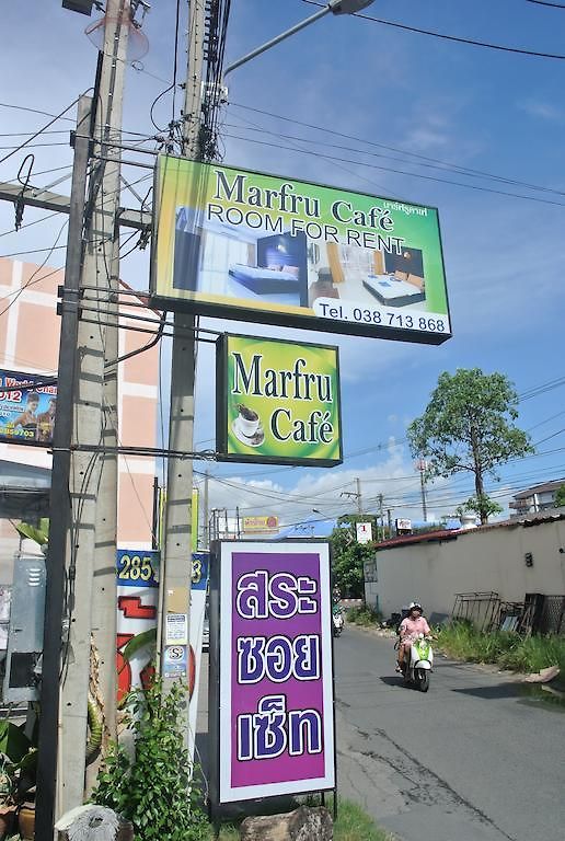 บ้านพัก Marfru Cafe And 2*