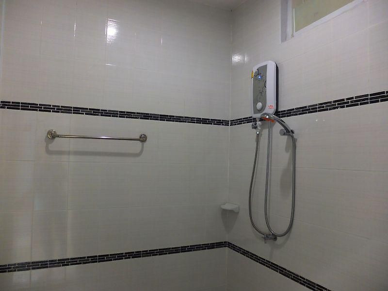 โรงแรม โอโย 75389 แพนโดร่า เฮาส์ 2*