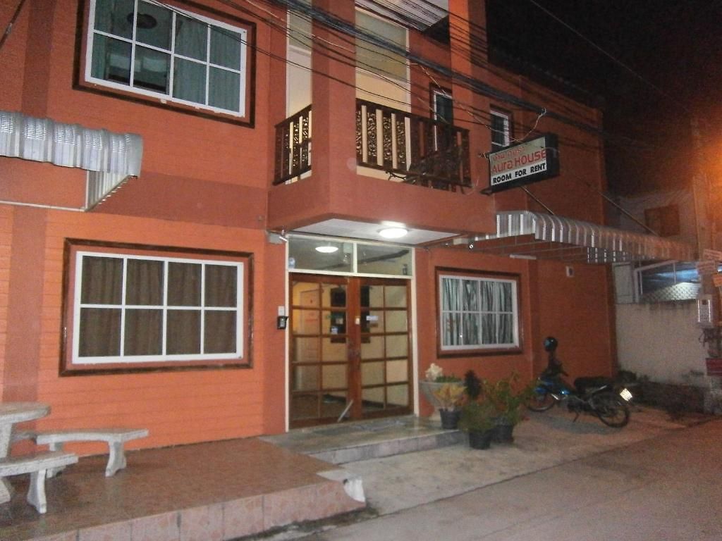 บ้านพัก Aura House 2*