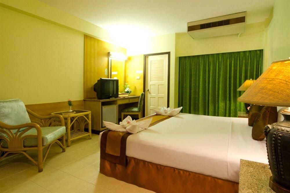 โรงแรมอีสท์ตินี่ โรงแรม 3*