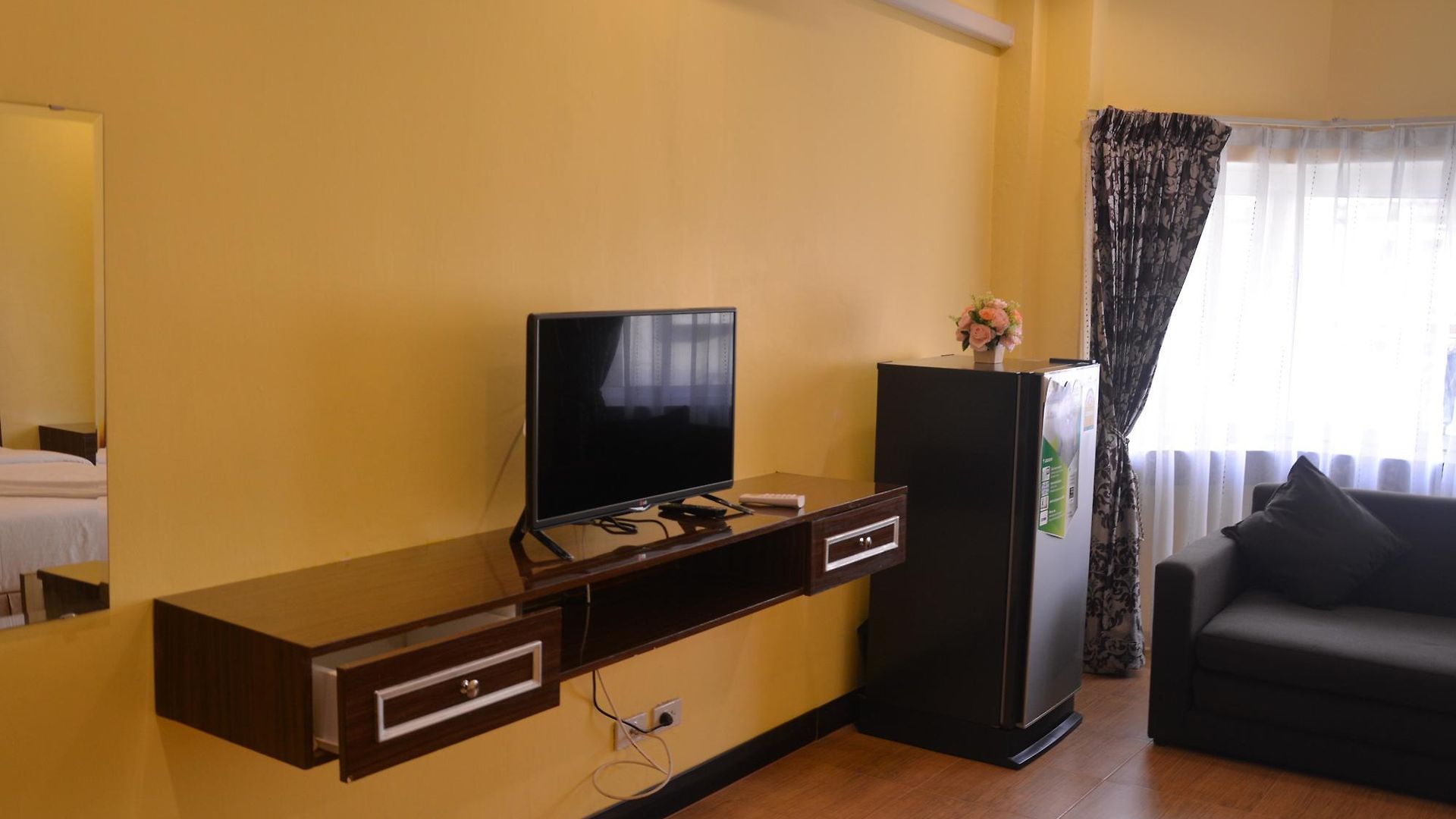 Taj Place Residency โรงแรม