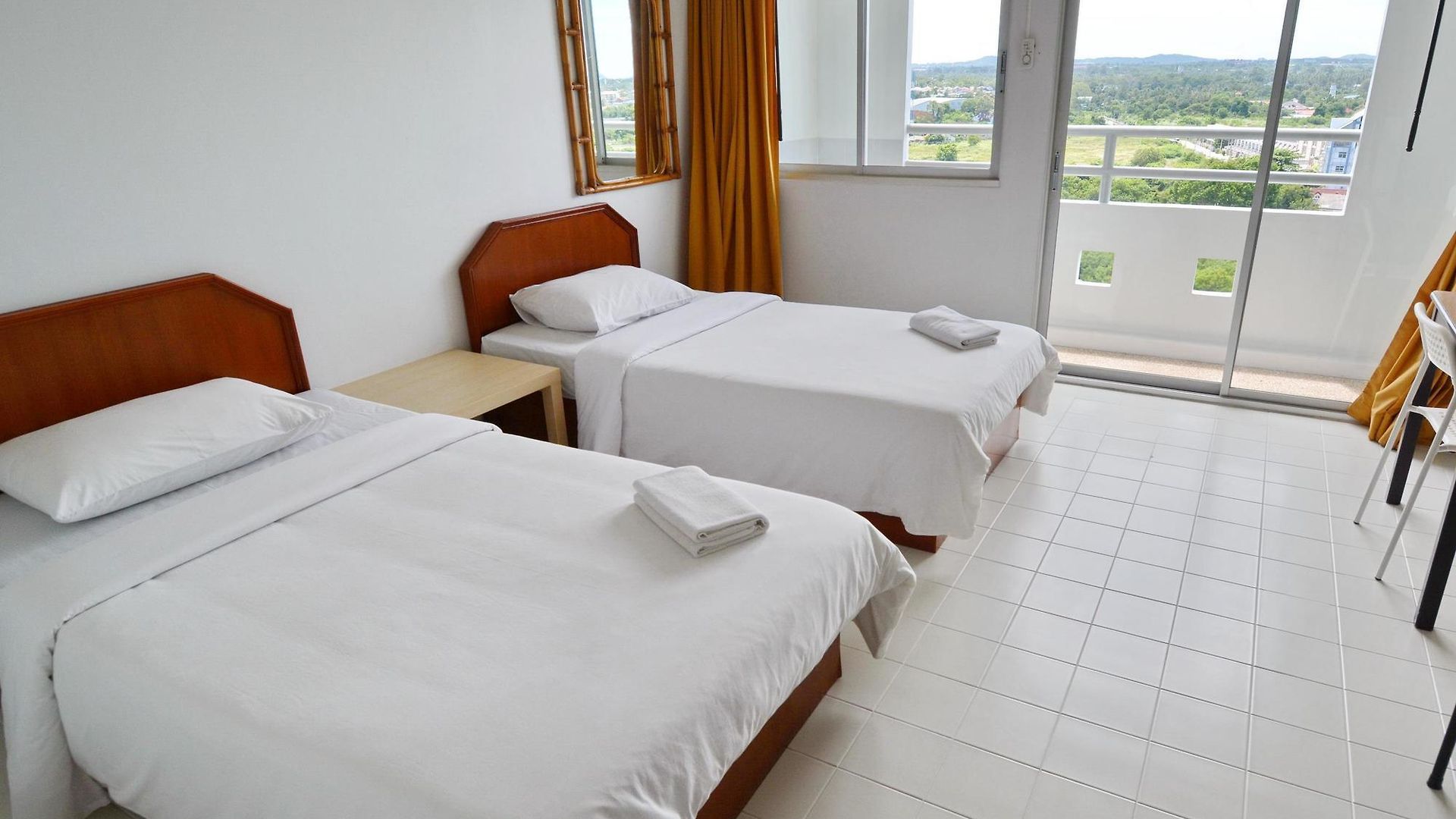 Ruenthip โรงแรม 4*