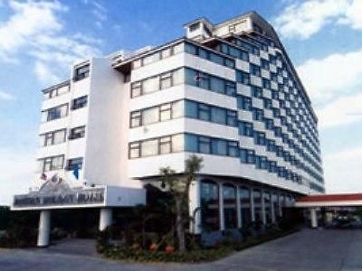 Jomtien Holiday โรงแรม 3*
