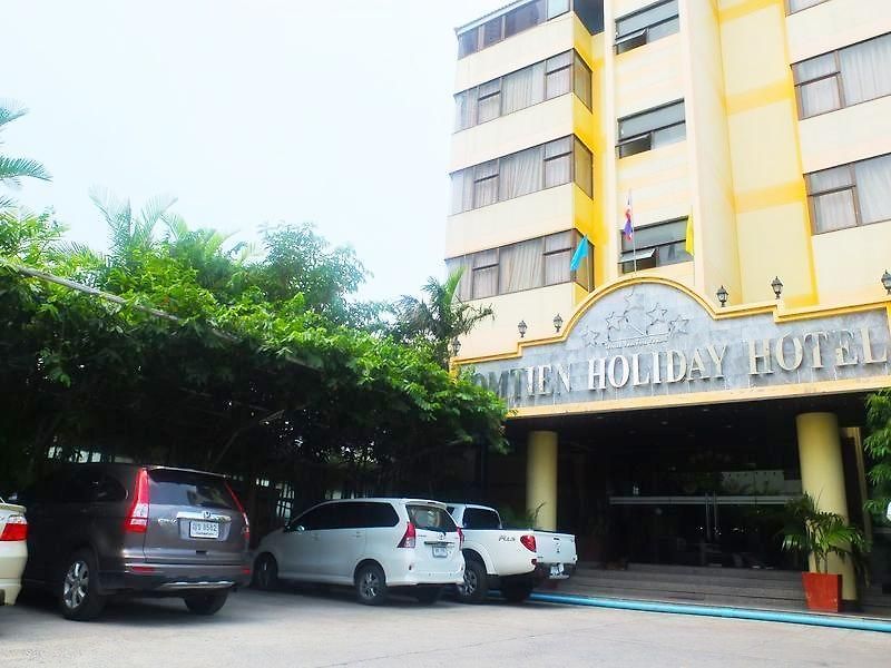 Jomtien Holiday โรงแรม
