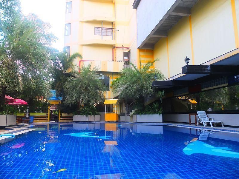 Jomtien Holiday โรงแรม 3*
