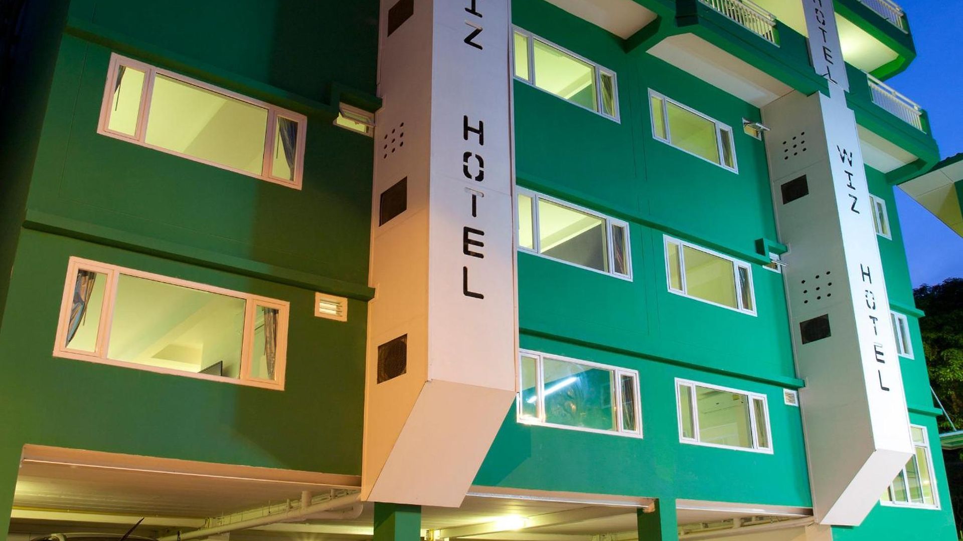 Wiz Hotel 3*