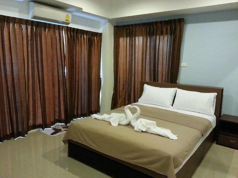 Lighthouse โรงแรม 2*
