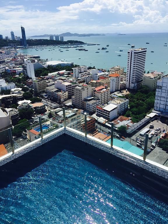 Sea View Rooftop Pool อพาร์ทเม้น
