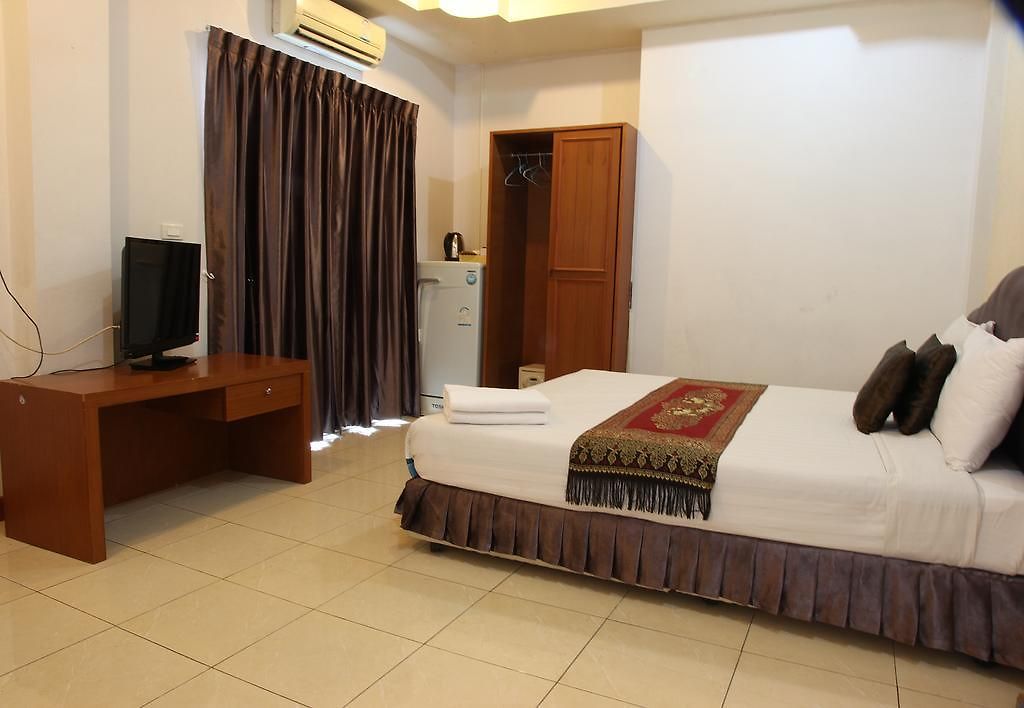 Arya Hotel