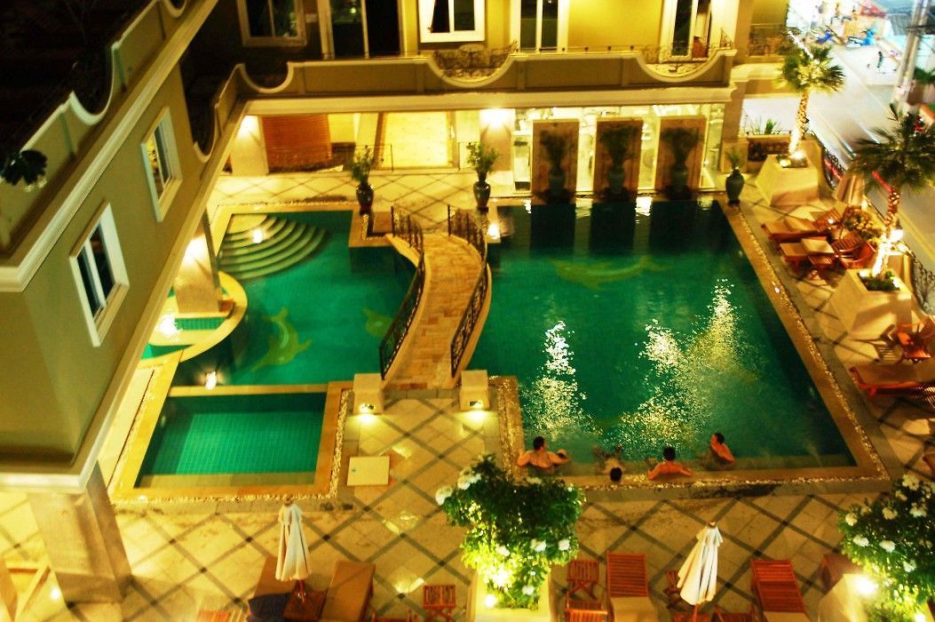แอลเค รอยัลสวีท โรงแรม 4*