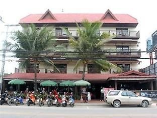 โรงแรม จอมเทียนโบ๊ทเฮ้าส์ 3*