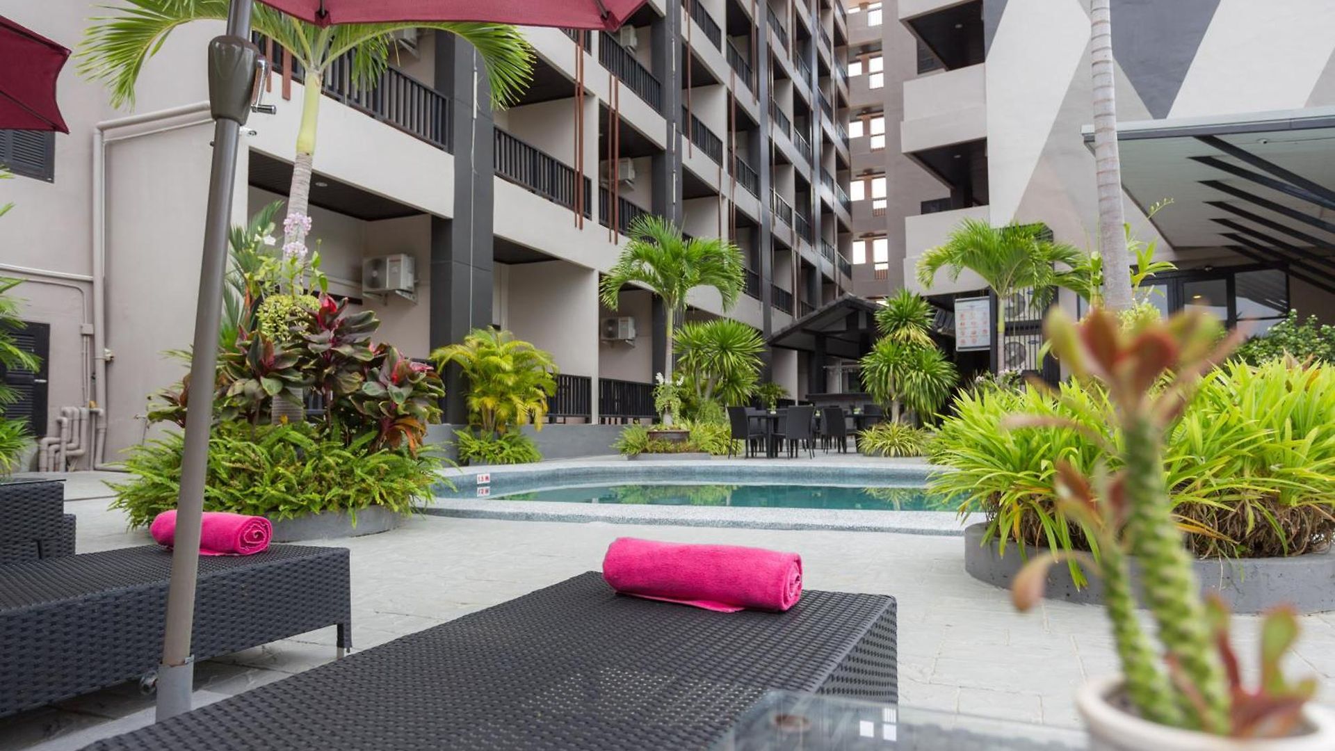 โกลเดนท์ทิวลิป เอสเซนเชียล พัทยา โรงแรม 3*