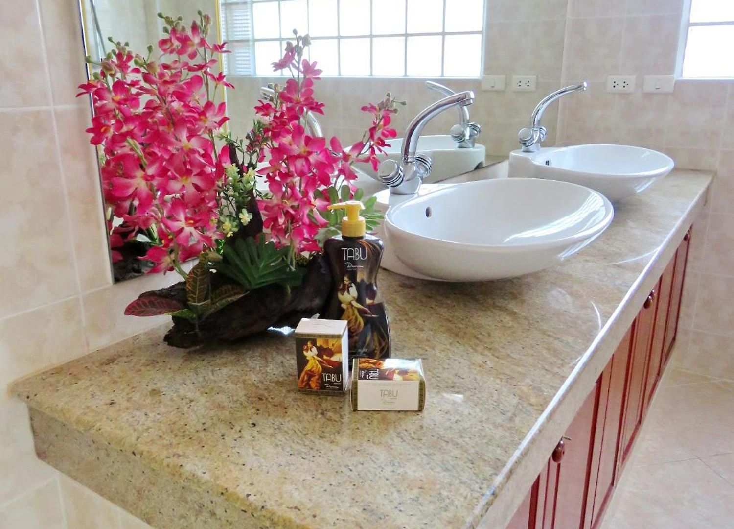 Butterfly Garden Boutique Residences By Frasier, A Lifestyle Destination And 1 To 3 Bedroom Units, 2 Full Bathrooms, Rain Shower, Bath, Complete Kitchen, Staff 24-7,fast Fiber Optic Wifi, 55