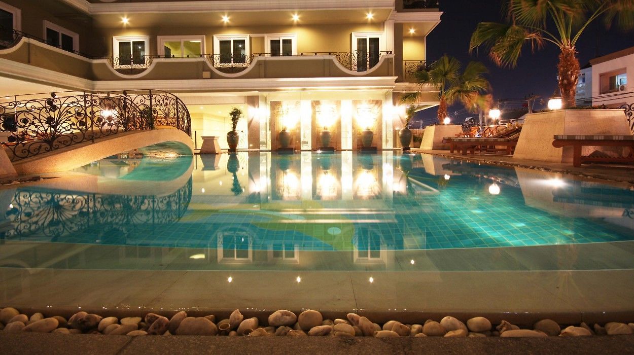 โรงแรม แอลเค รอยัลสวีท 4*
